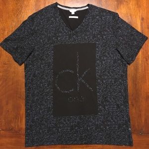Calvin Klein Graphic V-Neck